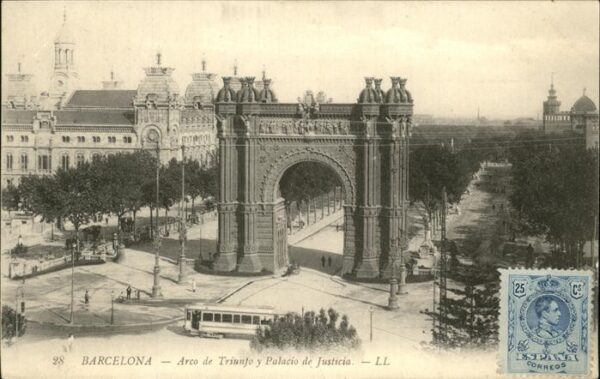 Barcelona Cataluna Arco de Triunfo y Palacio de Justicia