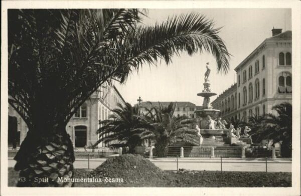 Gradac Monumentalna cesma Brunnen Skulptur