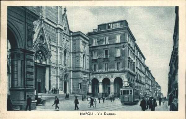 Napoli Neapel Via Duomo Dom Strassenbahn