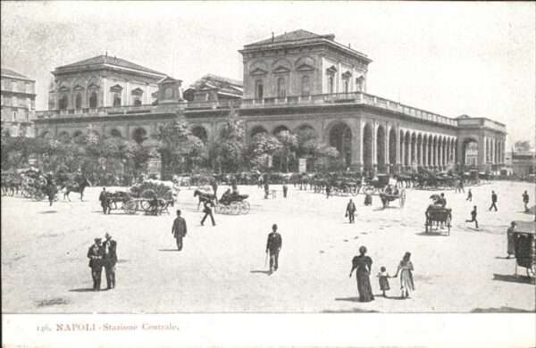 Napoli Neapel Stazione Centrale Bahnhof Pferdekutsche