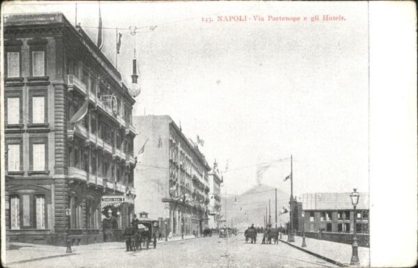 Napoli Neapel Via Partenope e gli Hotels Pferdedrosch