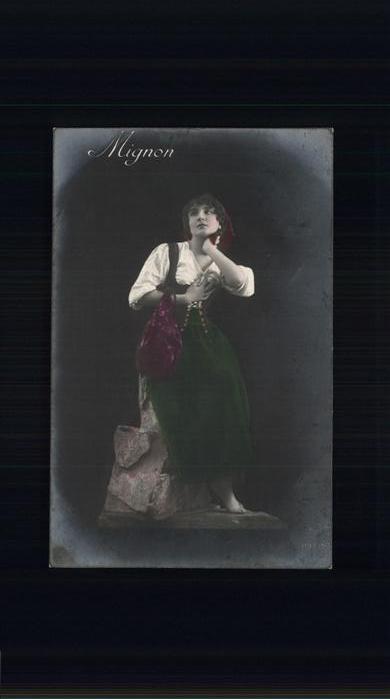 Mignon Frau Dirndl