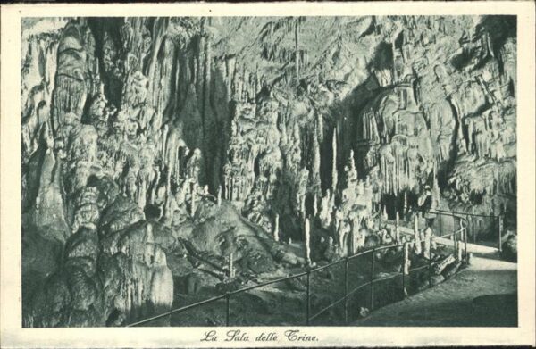 Hoehlen Caves Grottes Presso Trieste Sala delle Trine
