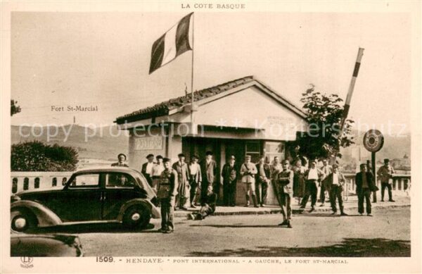 Hendaye 64 Pont International A gauche le Fort St