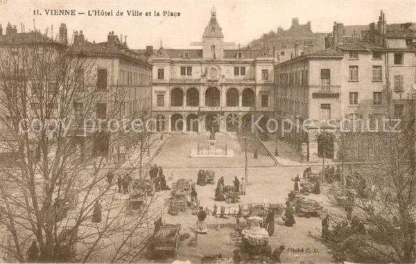 Vienne 38 Isere Hotel de Ville et la Place