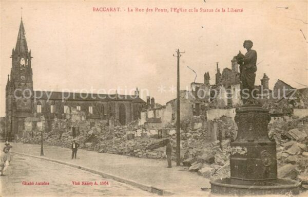 Baccarat 54 Le Rue des Posts Eglise et la Statue de