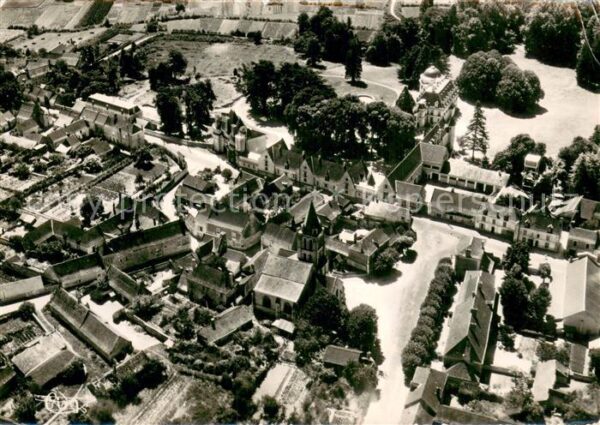 Benais Le Chateau et la Ville Vue aerienne