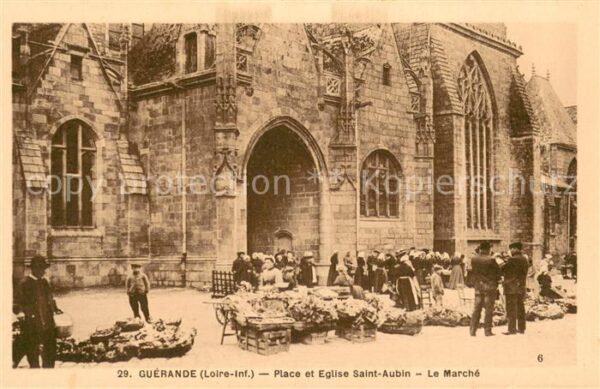 Guerande 44 Place et Eglise Saint Aubin Le Marche