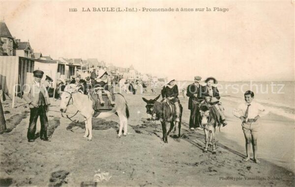 La Baule sur Mer 44 Promenade a anes sur la Plage