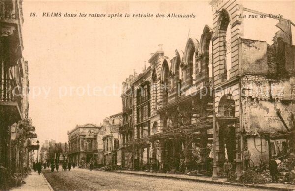 Reims 51 dans les ruines apres la retraite des A