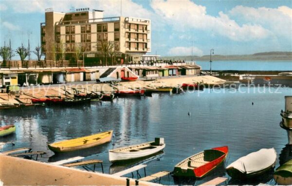 Neuchatel NE Le port et l’Hotel Beaulac