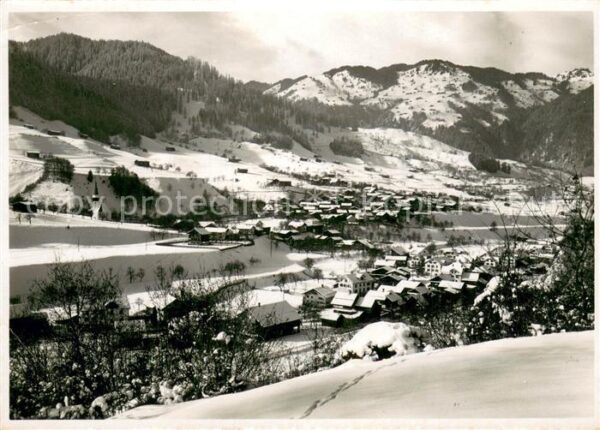 Jenaz GR Gesamtansicht im Schnee