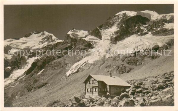 Bovalhuette mit Piz Bernina und Piz Morteratsch