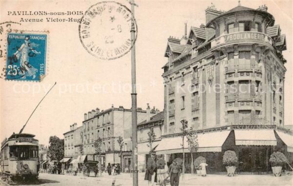 Pavillons-sous-Bois Les Avenue Victor-Hugo - Strassenbahn