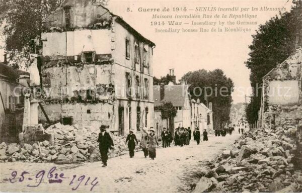 Senlis 60 Oise Incendie par les Allemands Maisons ince