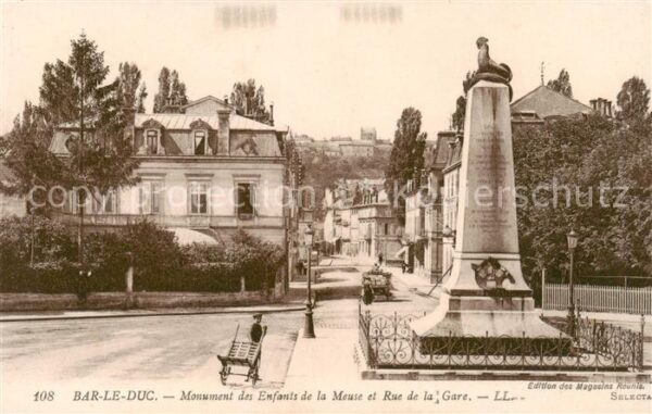 Bar-le-Duc 55 Monument des Enfants de la Meuse et Rue