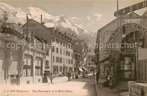 Chamonix 74 Haute-Savoie Rue Nationale et le Mont Blanc