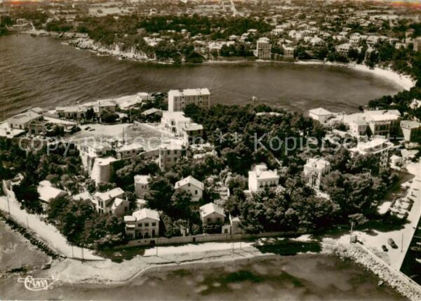 Bandol 83-sur-Mer Vue aerienne sur le Fort et la Plage Re