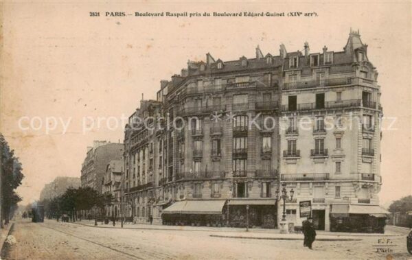 Paris 75 Boulevard Raspail pris du Boulevard Edg