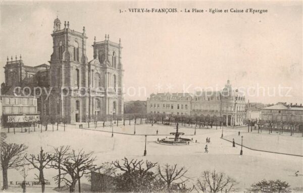 Vitry-le-Francois 51 Marne La Place Eglise et Caisse d_Epargne
