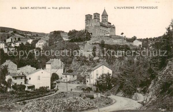 Saint-Nectaire Puy de Dome Vue generale Le Chateau