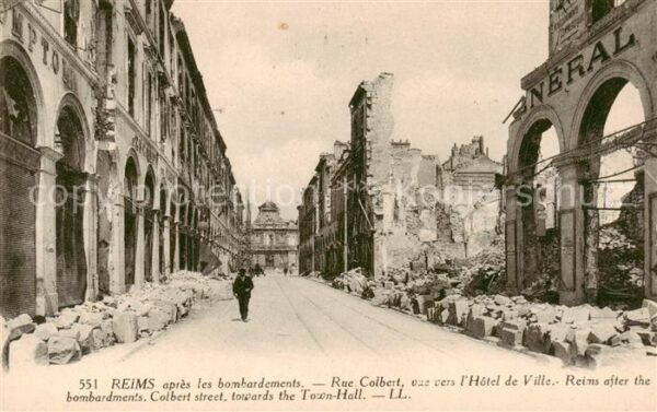 Reims 51 apres les bombardements Rue Colbert vue