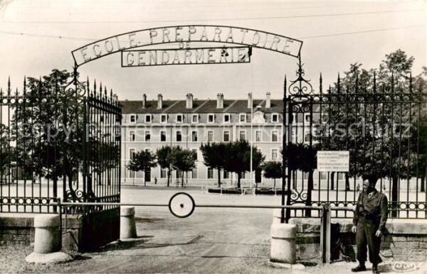 Chaumont 41-sur-Loire CHATEAU Entree de l’Ecole de Gendarmerie