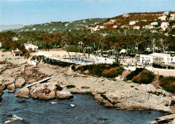 Cap Sardineau Les Issambres 83 Var Les Issambes La Piscine du Village Vue