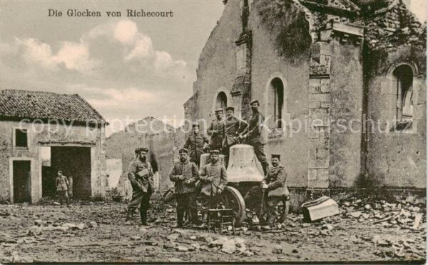 Richecourt 55 Meuse Die Glocken von Richecourt mit Soldaten