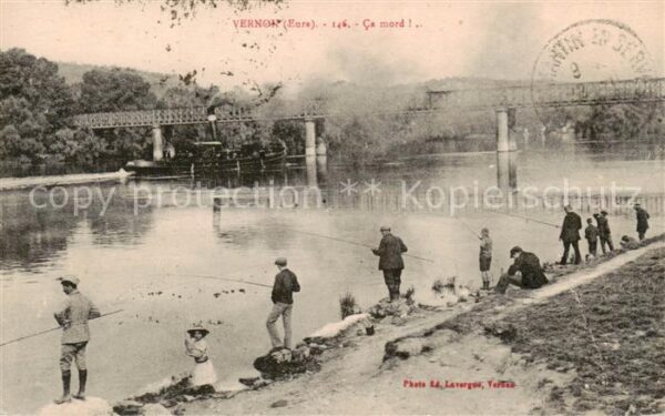 Vernon 27 Eure Des pêcheurs aux bords de la rivière