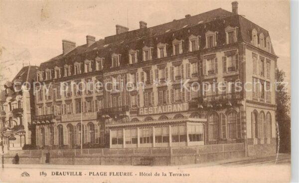 Deauville-sur-Mer Place fleurie Hôtel de la Terrasse