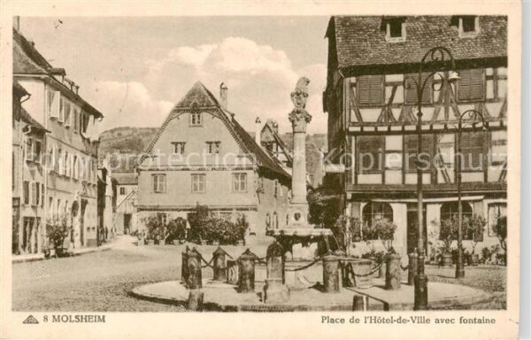Molsheim 67 Bas-Rhin Place de l’Hotel de Ville avec fontaine