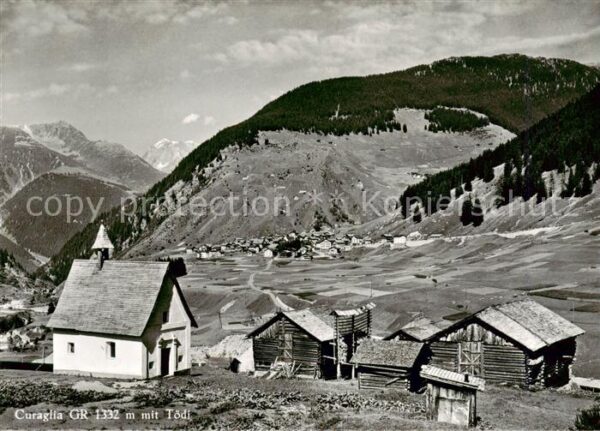 Curaglia GR mit Kapelle und Tödi