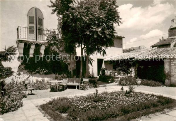Villeneuve-les-Avignon 30 Hostellerie Le Prieuré Cour intérieure