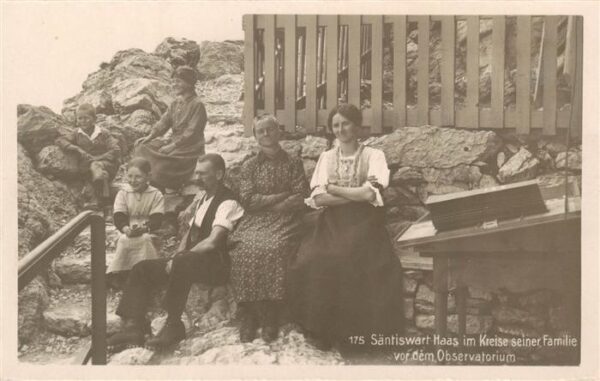 Saentis 2504m AR Säntiswart Haas im Kreise seiner Famili
