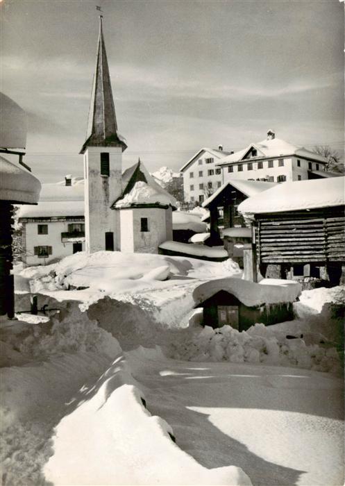 Flond GR Dorfpartie mit Kirche im Winter