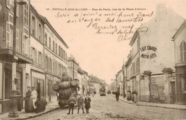 Neuilly-sur-Marne 93 Seine-Saint-Denis Rue de Paris vue de la Place d Armes