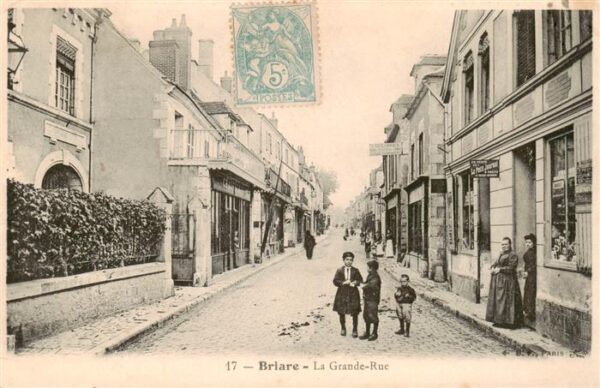 Briare-le-Canal 45 Loiret La Grande Rue