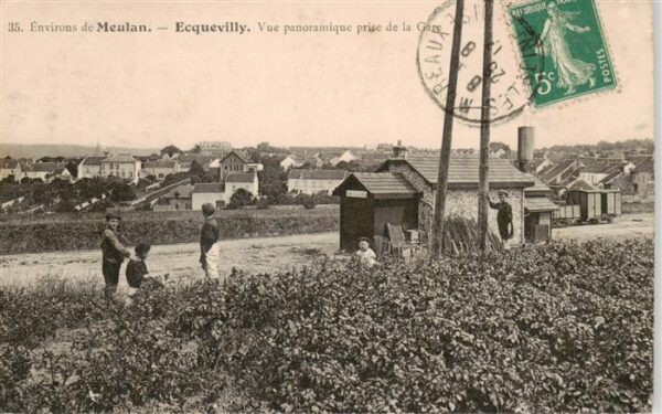 Ecquevilly 78 Yvelines Vue panoramique prise de la Gare
