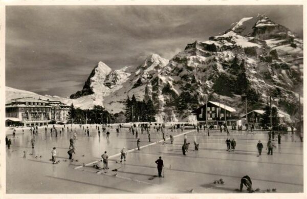 Muerren BE Palace Eisbahn mit Eiger Mönch und Jung