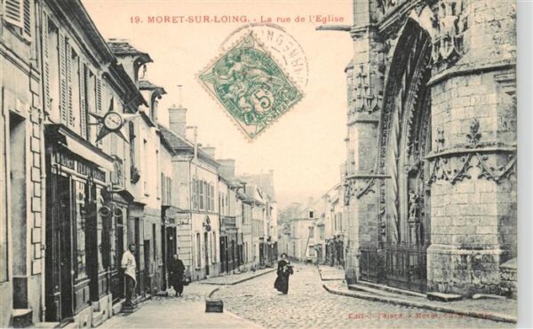 Moret-sur-Loing 77 Seine-et-Marne La rue de l'Eglise
