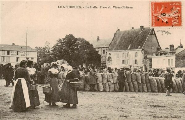 Le Neubourg 27 Eure La Halle Place du vieux Chateau