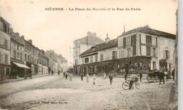 Bievres Essonne Place du Marché et la Rue de Paris