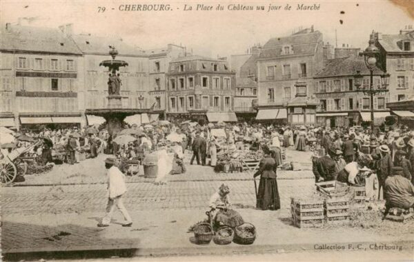 Cherbourg 50 Manche La Place du Chateau un jour de Marche