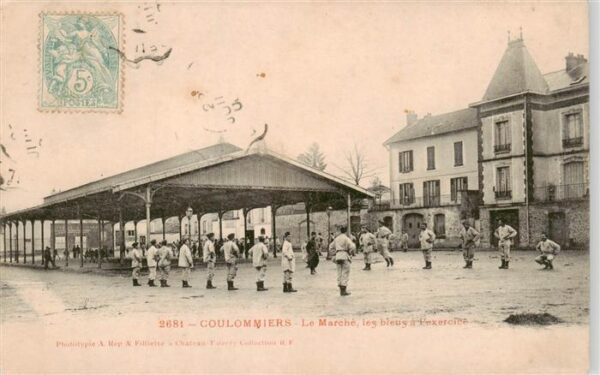 Coulommiers 77 Seine-et-Marne Le Marche les bleus a l'exercice