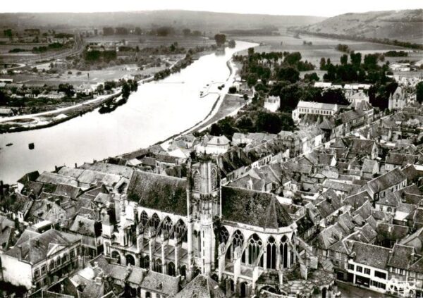 Villeneuve-sur-Yonne Vue aérienne Eglise Notre Dame et la Va