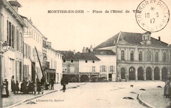 Montier-en-Der 52-Haute-Marne Place de l’Hotel de Ville