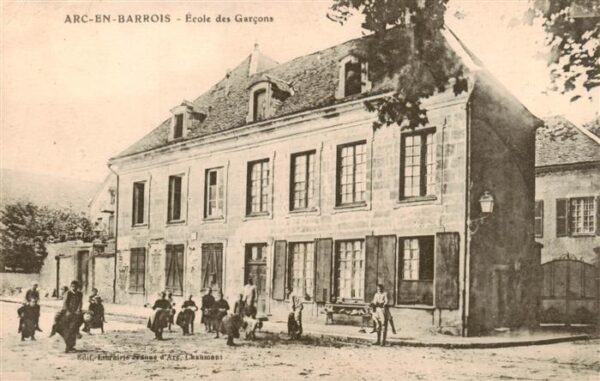 Arc-en-Barrois 52 Haute-Marne Ecole des Garcons