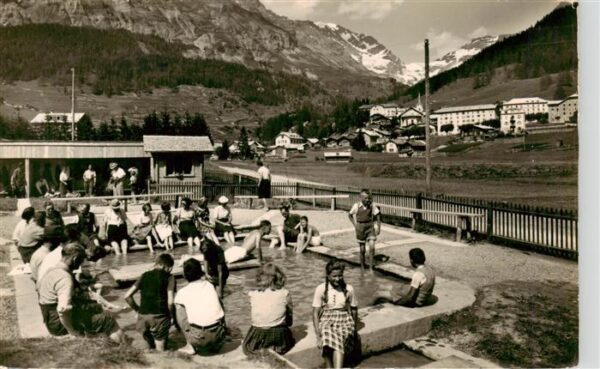 Leukerbad Loueche-les-Bains VS Touristen und Spaziergänger nehmen ein