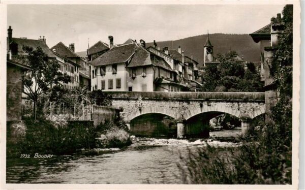 Boudry NE Ortspartie mit Brücke